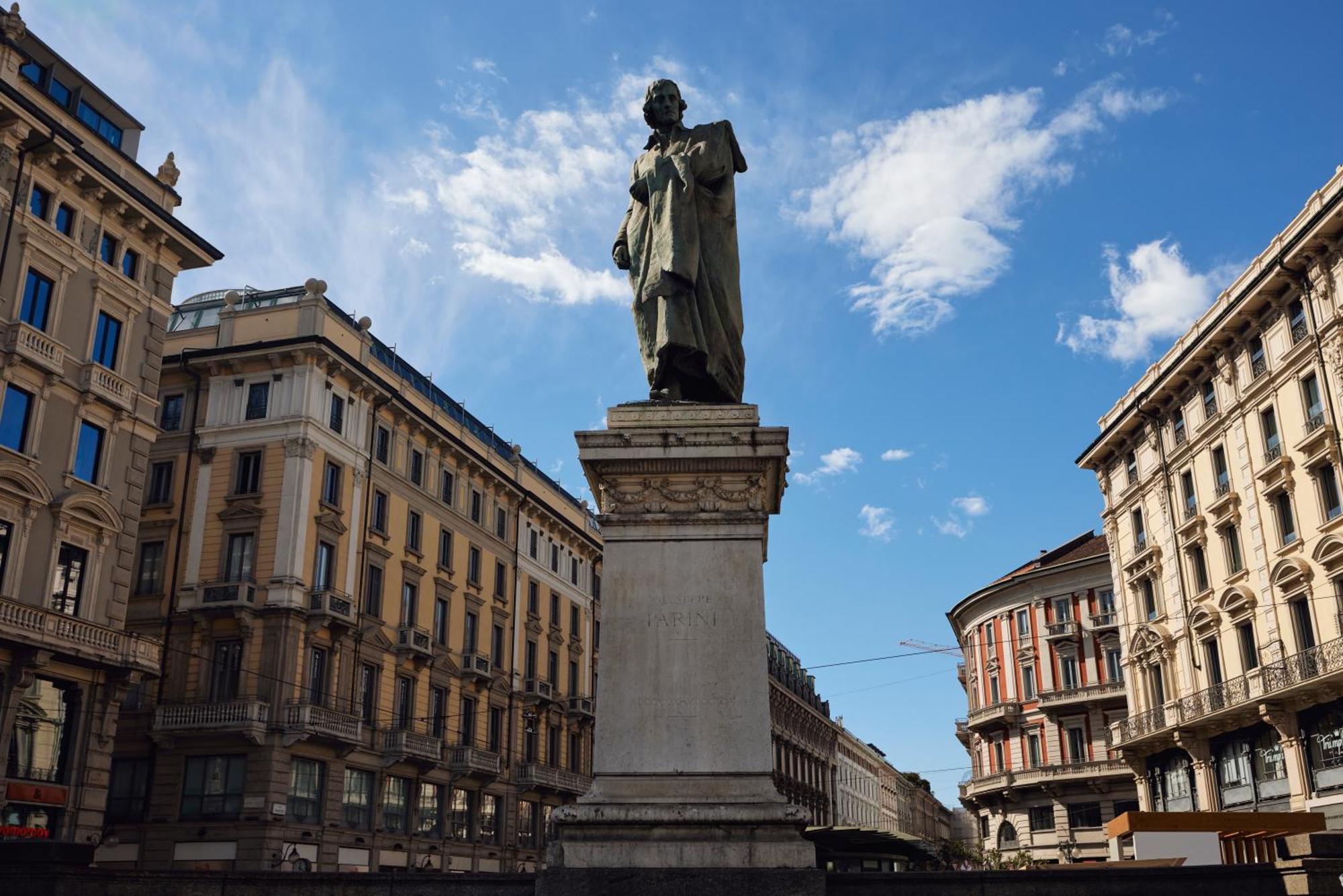 Cozy Meravigli Apartment - Pleasant Walk Between Duomo And Castello Milan Bagian luar foto